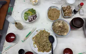 打ち上げの食卓