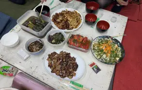 打ち上げの食卓